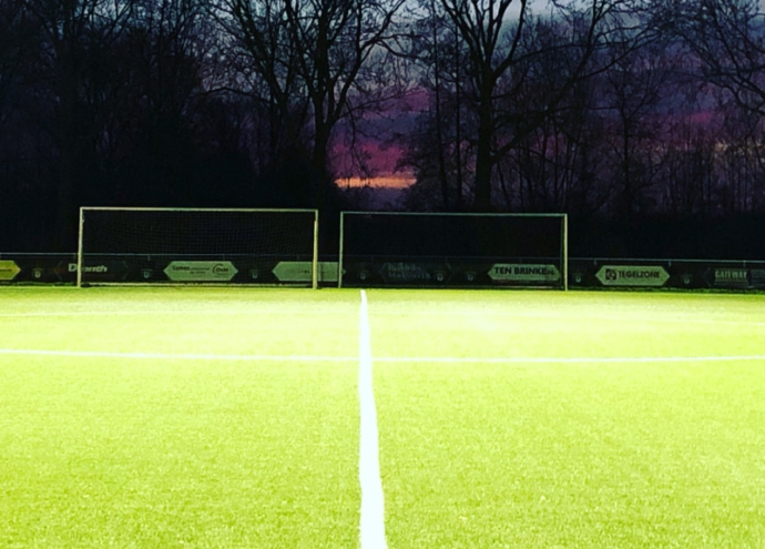 Enter Vooruit trainingsveld verlichting OVI