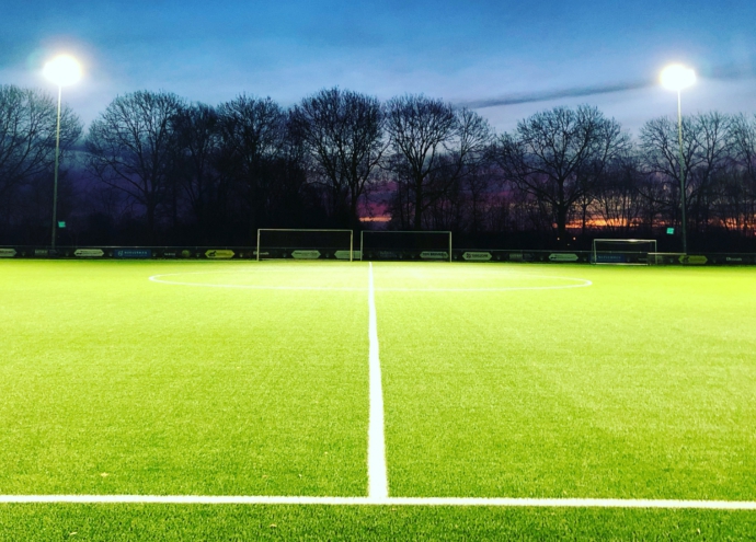 Enter-Vooruit-trainingsveld-verlichting-OVI_690x495_acf_cropped-1