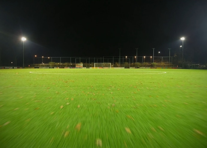 FC Bergh, hoofdveld verlicht door OVI, Philips, 2
