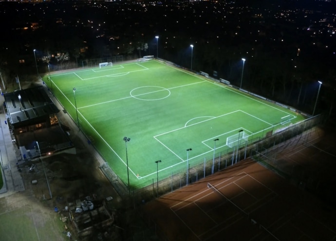 FC Bergh, hoofdveld verlicht door OVI, Philips