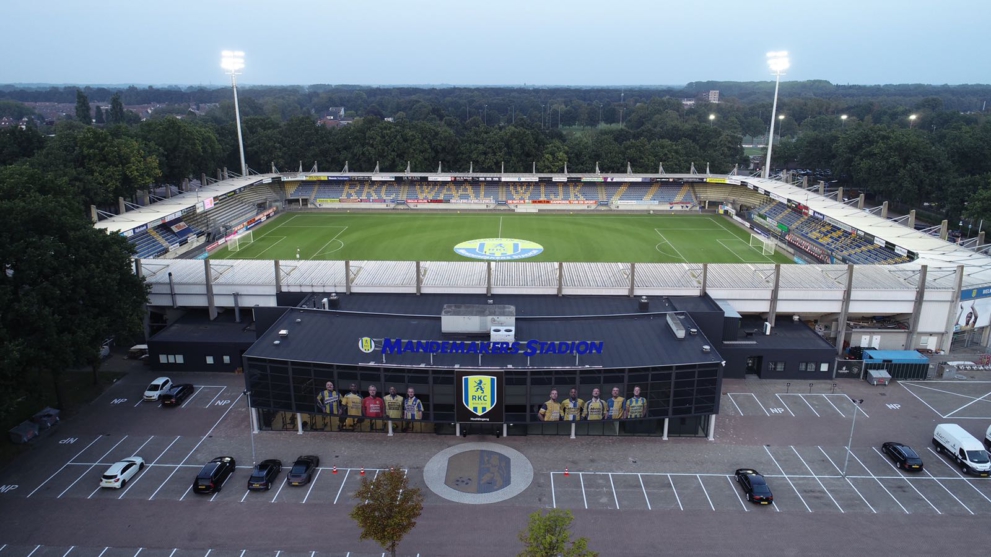 Voorzijde RKC Waalwijk stadion vanuit de lucht. Mandemakers